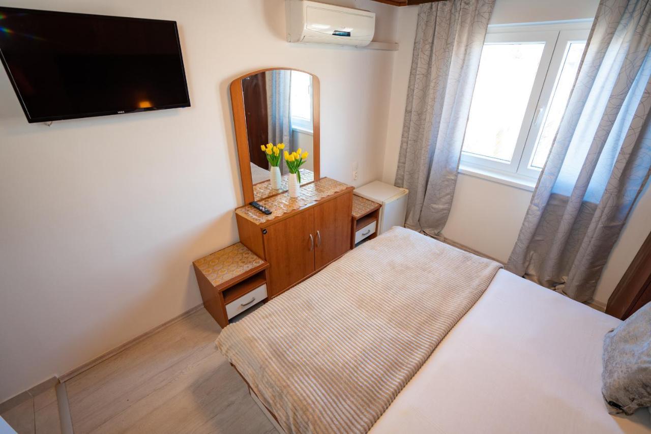 Rooms Magnolia With Pool Novalja Exterior foto