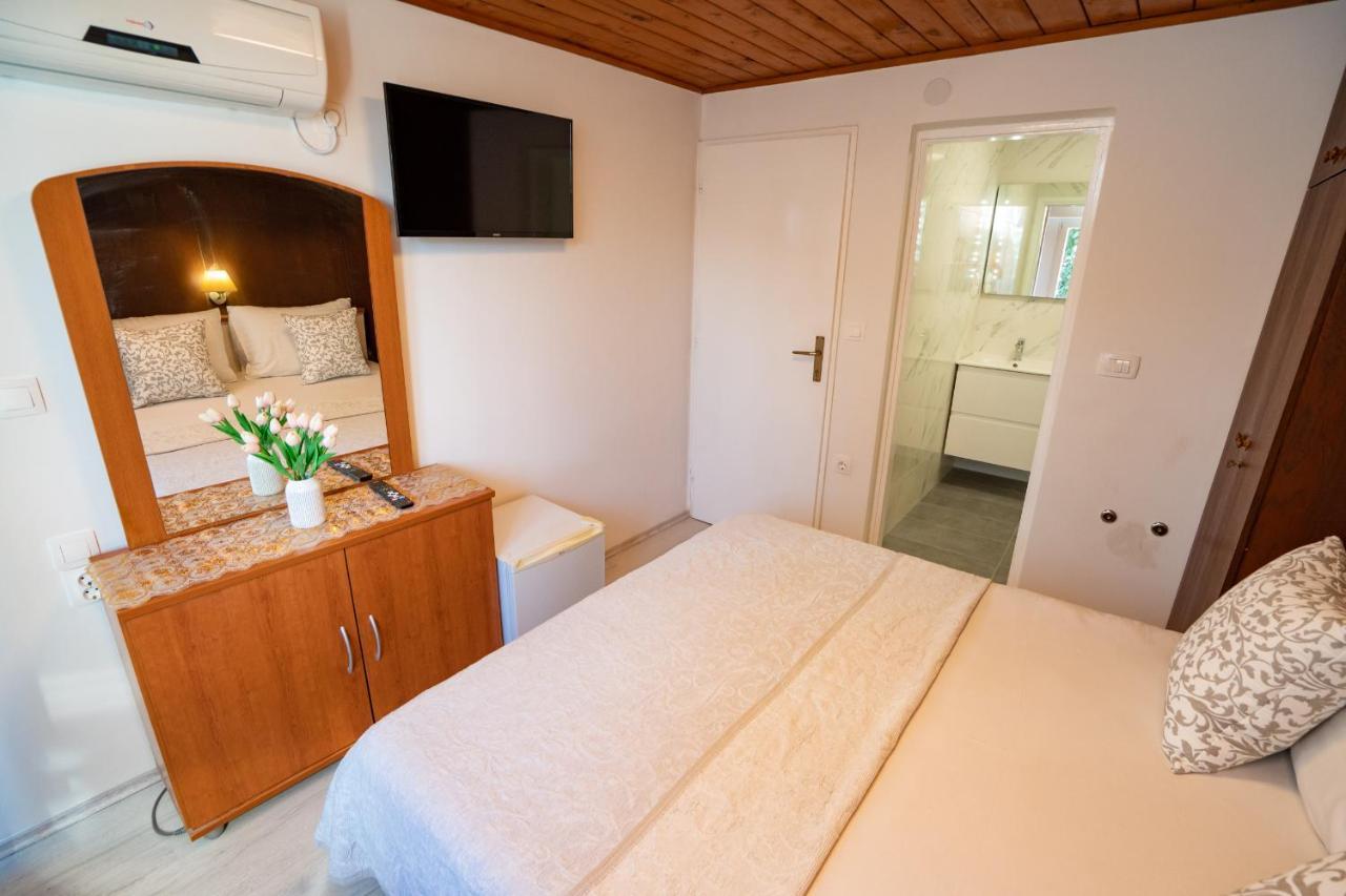 Rooms Magnolia With Pool Novalja Exterior foto
