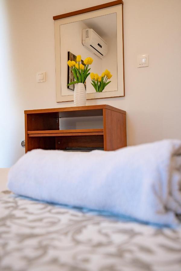 Rooms Magnolia With Pool Novalja Exterior foto