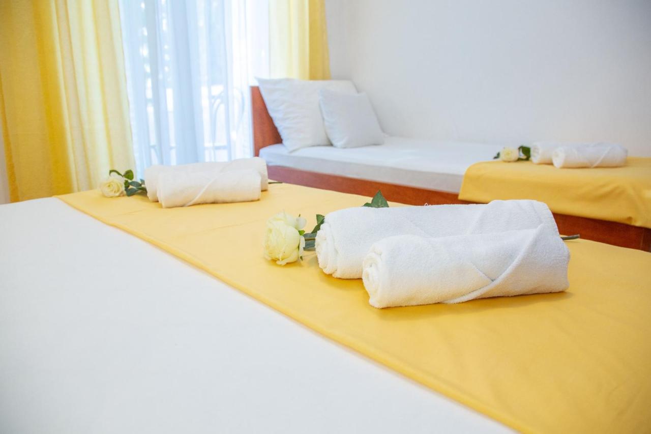 Rooms Magnolia With Pool Novalja Exterior foto