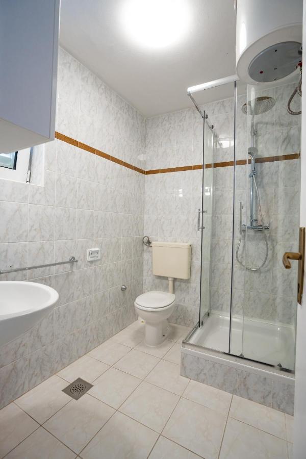 Rooms Magnolia With Pool Novalja Exterior foto