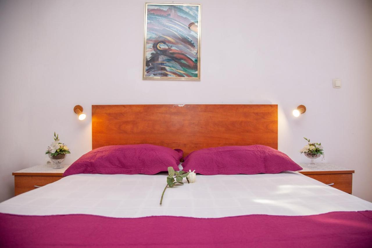 Rooms Magnolia With Pool Novalja Exterior foto